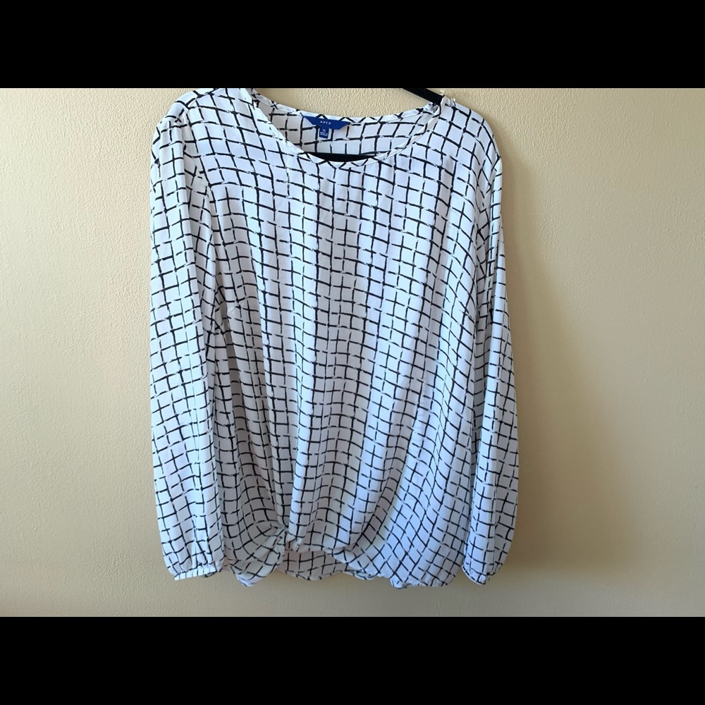 Apt 9 Black and white top